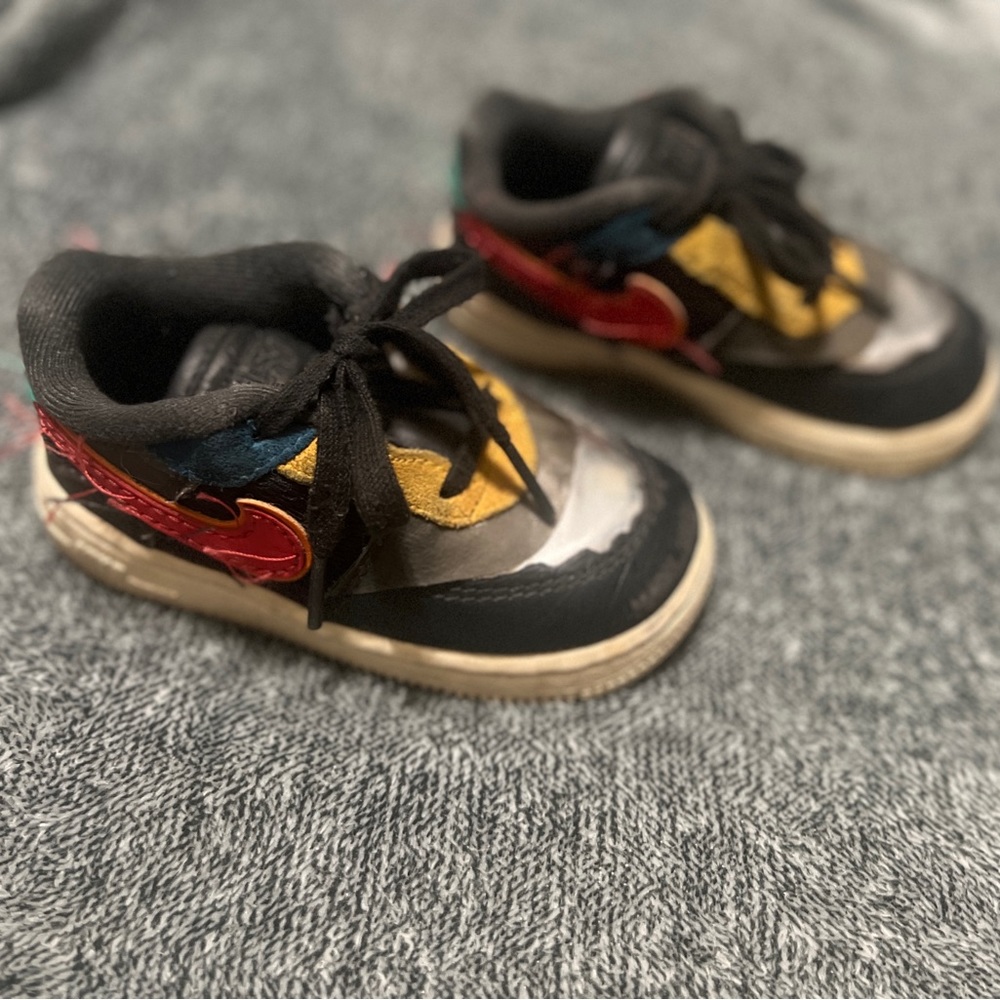 Nike Air Force 1 Black History Month QS Size 7C Shoes Grey Red CV2416-001